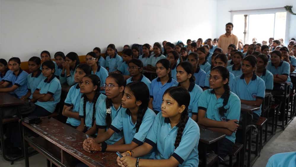 बाराबंकी में ‘रंग दे बसंती’ युवा संवाद, छात्रों को मिला नवाचार और AI का खास गुरुमंत्र