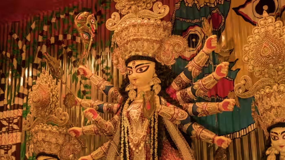 ‘नॉन-वेज बंद नहीं करेंगे’, दुर्गा पूजा समितियों ने धीरेंद्र शास्त्री की टिप्पणी पर जताई नाराजगी