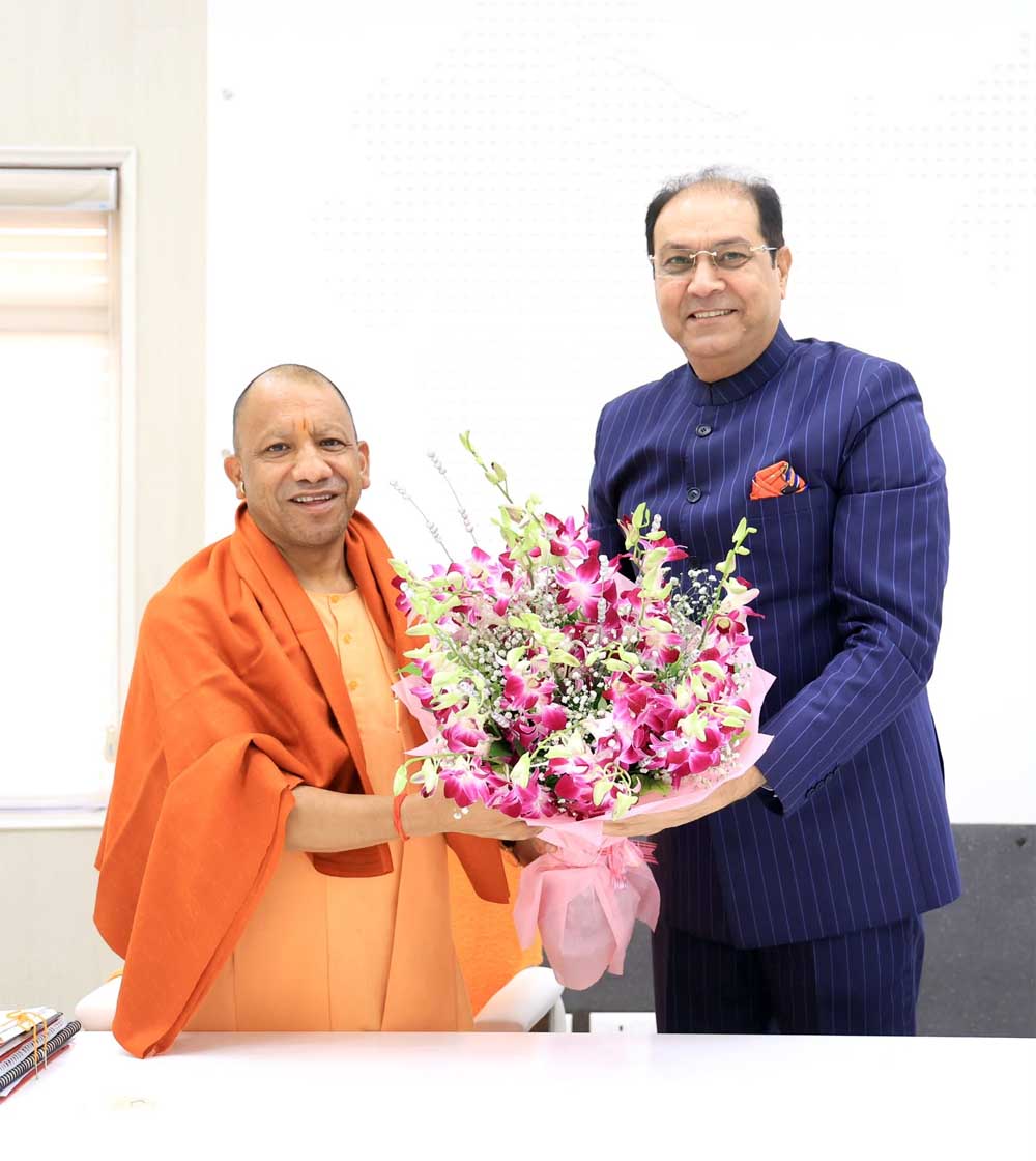 अल्पसंख्यक आयोग के नव-नियुक्त अध्यक्ष मोहसिन रज़ा ने मुख्यमंत्री योगी आदित्यनाथ से की शिष्टाचार भेंट।