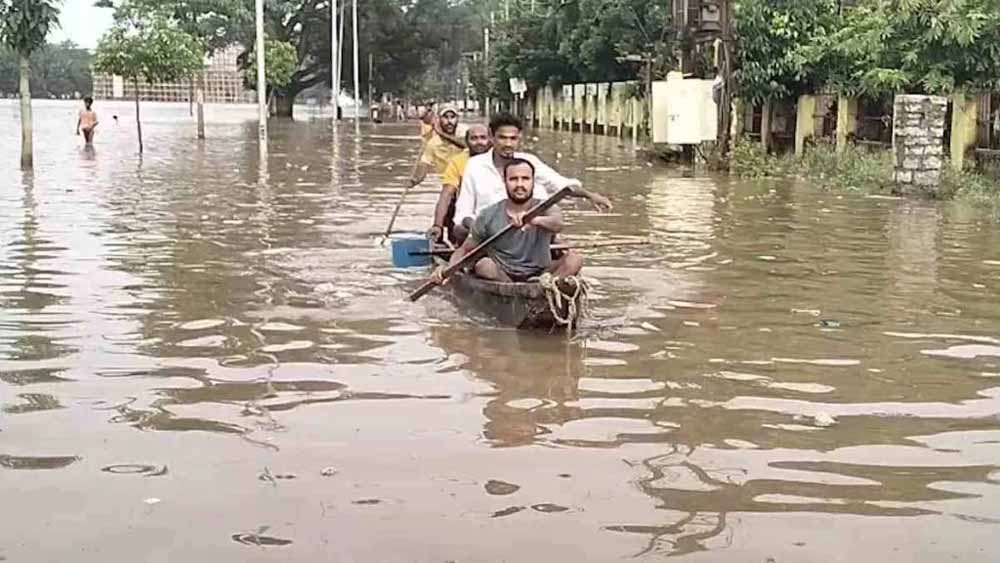 छत्तीसगढ़ में बाढ़ का खतरा, शबरी पुल के 6 फीट ऊपर बह रही महानदी; शिवरीनारायण से संपर्क टूटा