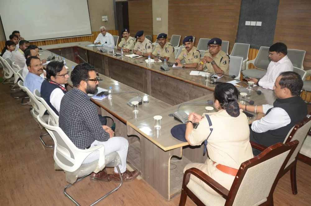 विदेशी छात्रों की सुरक्षा को लेकर कलेक्टर-SP की बैठक, दिए जरूरी निर्देश