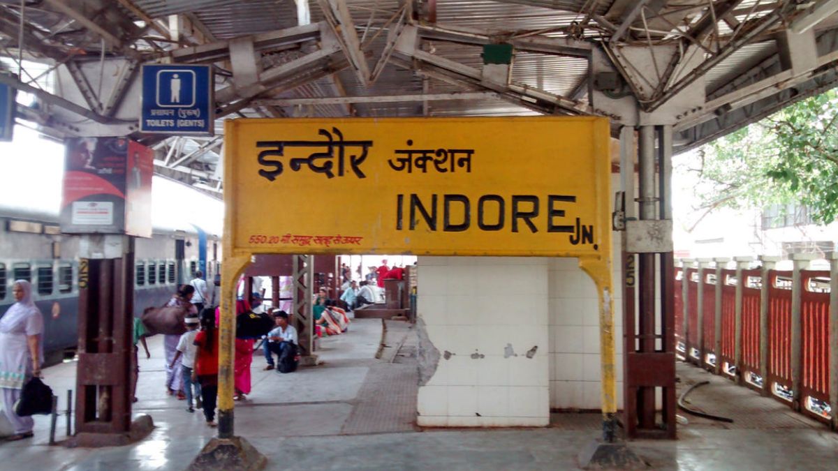 Indore Railway Station पर थूकना पड़ेगा महंगा, अब 1000 रुपए का लगेगा जुर्माना