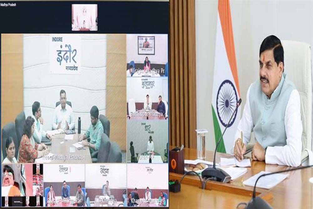 मुख्यमंत्री डॉ. यादव ने इंदौर-उज्जैन संभागों के कमिश्नर्स और कलेक्टर्स को वीसी से दिए दिशा-निर्देश