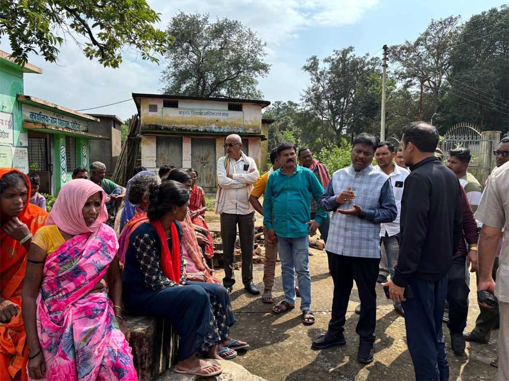 घोटिया और नारायणपाल पहुंचकर देखी बाढ़ की स्थिति, राहत एवं बचाव कार्यों में किसी तरह की कमी नहीं होने के दिए निर्देश