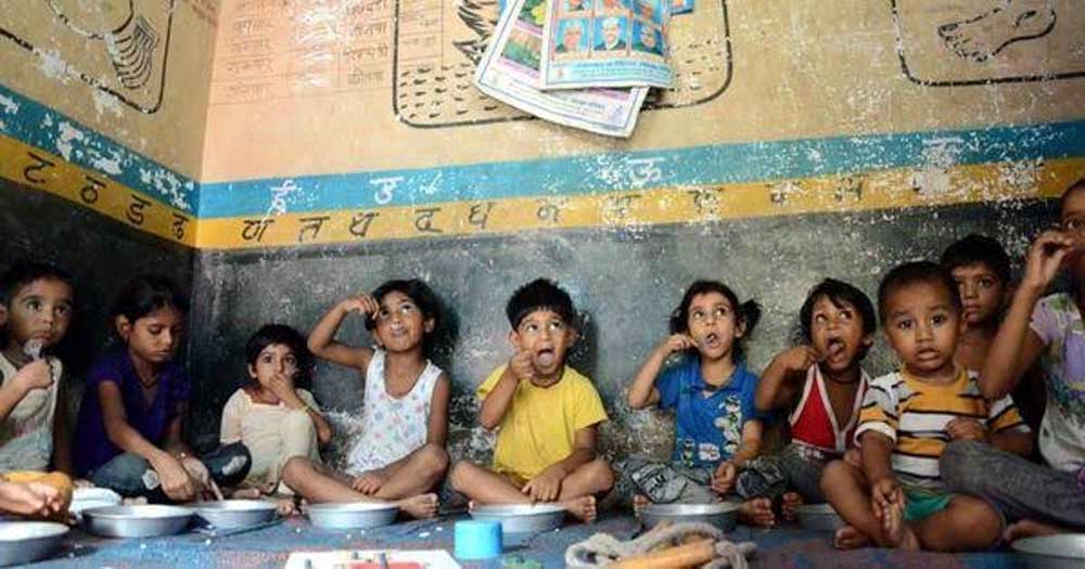 योगी सरकार में हॉट कुक्ड मील योजना से बदली बच्चों के पोषण की तस्वीर, गुणवत्ता और स्वच्छता की भी नियमित जांच