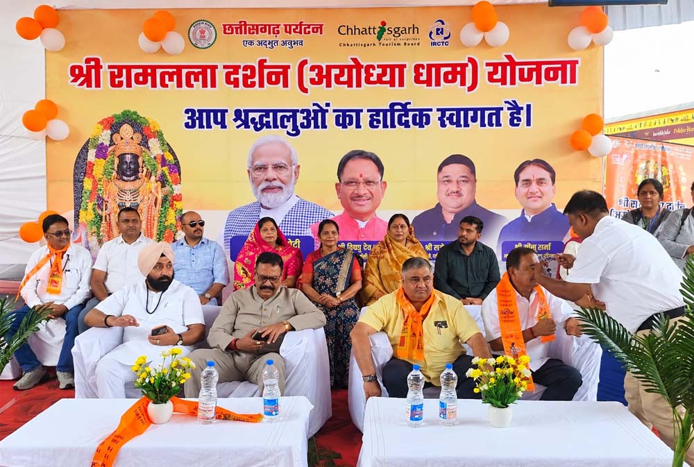 अम्बिकापुर से भारत गौरव ट्रेन ने शुरू की काशी-अयोध्या की यात्रा, पर्यटन एवं संस्कृति मंत्रीराजेश अग्रवाल ने दिखाई हरी झंडी