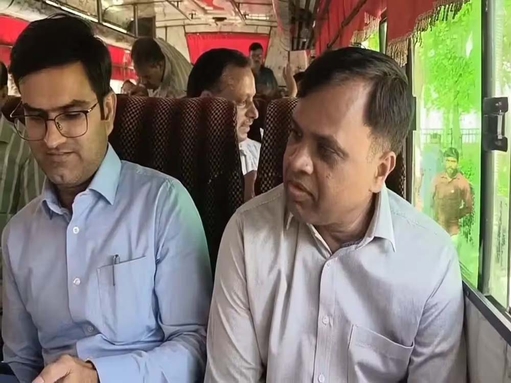 रीवा में कलेक्टर की सवारी वाली बस निकली बिना फिटनेस-परमिट, जांच के बाद हुई सीज