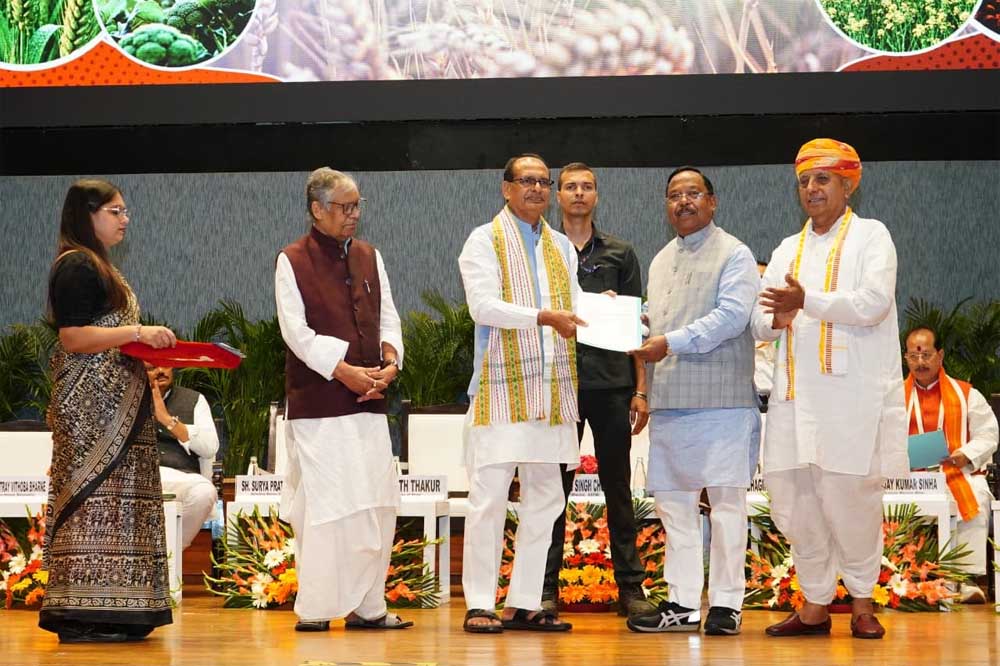 नई दिल्ली राष्ट्रीय कृषि सम्मेलन में शामिल हुए मंत्रीरामविचार नेताम