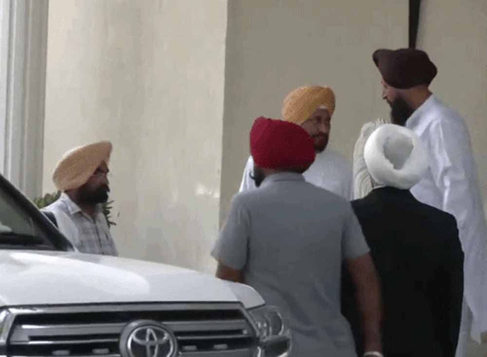 दिल्ली पहुंचे चन्नी, संसद रत्न अवार्ड के साथ कांग्रेस की गुटबाजी पर होगी अहम बैठक!