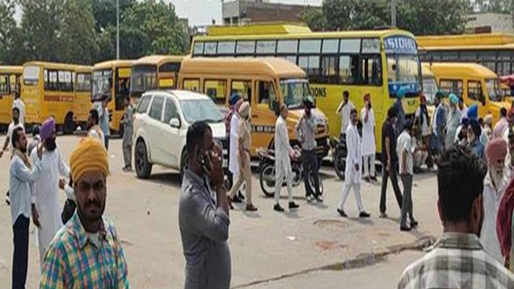 बठिंडा में स्कूल वैन चालकों की महापंचायत, नए नियमों को लेकर जताया विरोध