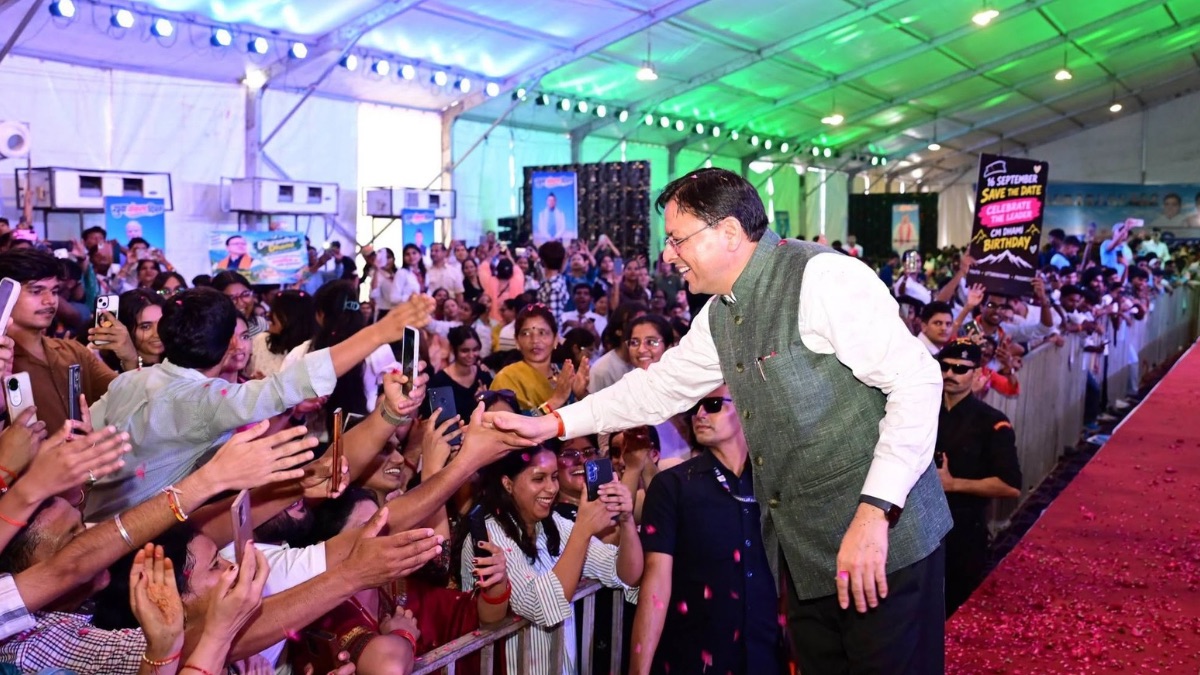 मुख्यमंत्री पुष्कर सिंह धामी ने रेंजर्स ग्राउंड, देहरादून में आयोजित “युवा संकल्प दिवस” कार्यक्रम में प्रतिभाग किया