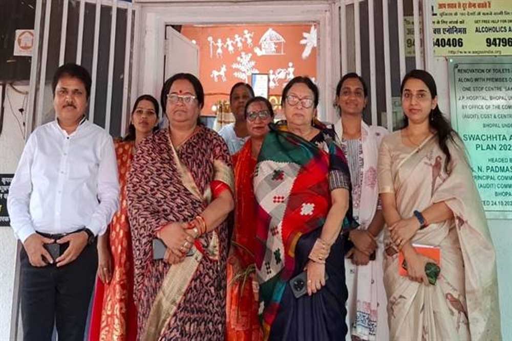 वन स्टॉप सेंटर की व्यवस्थाओं का राज्य महिला आयोग ने किया निरीक्षण