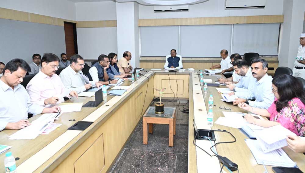मुख्यमंत्री साय ने पारस पोर्टल के माध्यम से की प्रमुख योजनाओं एवं विकास कार्यों की राज्य स्तरीय समीक्षा
