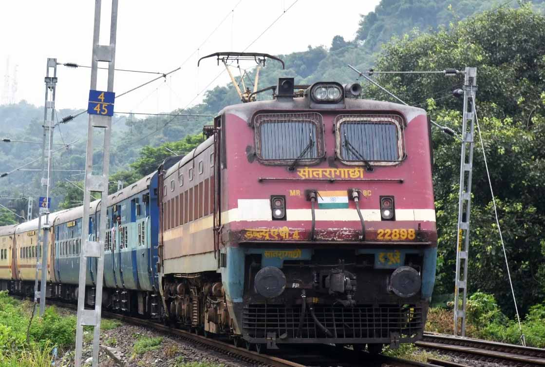 दिवाली-छठ पर यात्रियों को बड़ी राहत, रेलवे ने चलाईं स्पेशल ट्रेनें; जानें रूट, टाइमिंग और पूरा शेड्यूल