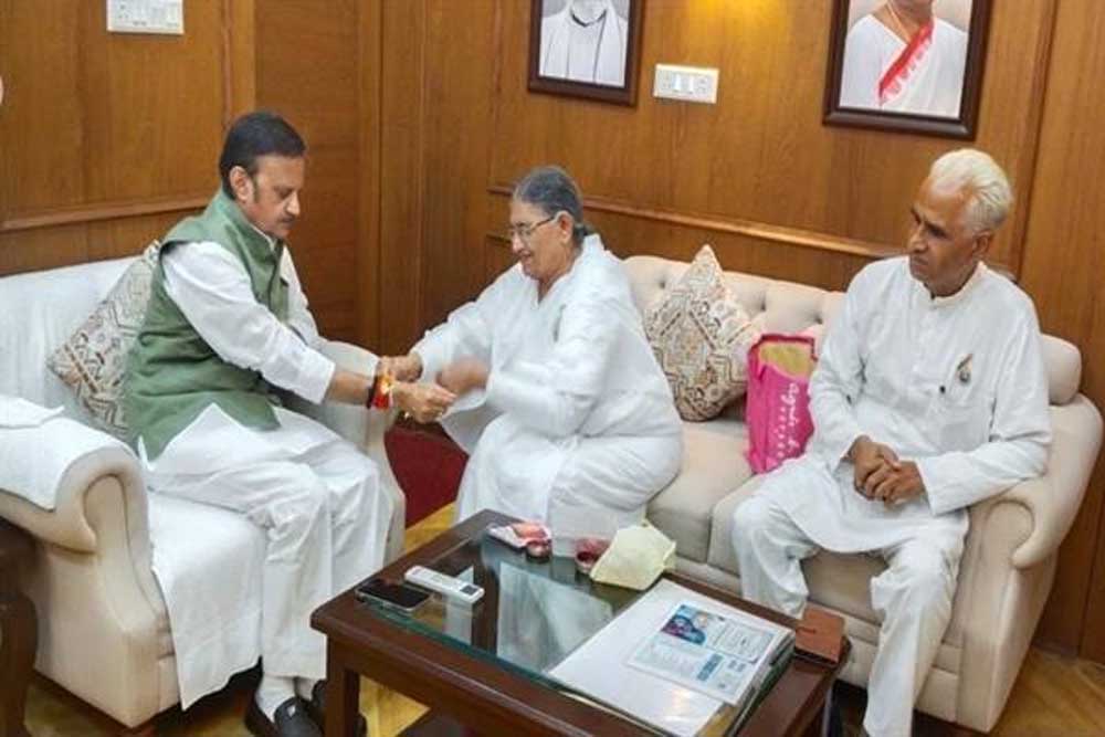 उप मुख्यमंत्री शुक्ल को ब्रह्माकुमारी बहन ने बांधा शिव बाबा का रक्षा सूत्र