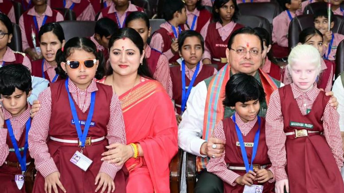 दिव्यांग बच्चों के बीच अपना जन्म दिवस मनाने पहुंचे मुख्यमंत्री पुष्कर सिंह धामी
