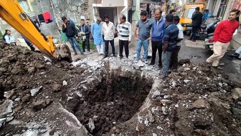 सात साल तक हादसे का इंतजार करते रहे अधिकारी, मौतें हुईं तो 7 महीने में बदल दी दूषित पानी की लाइन