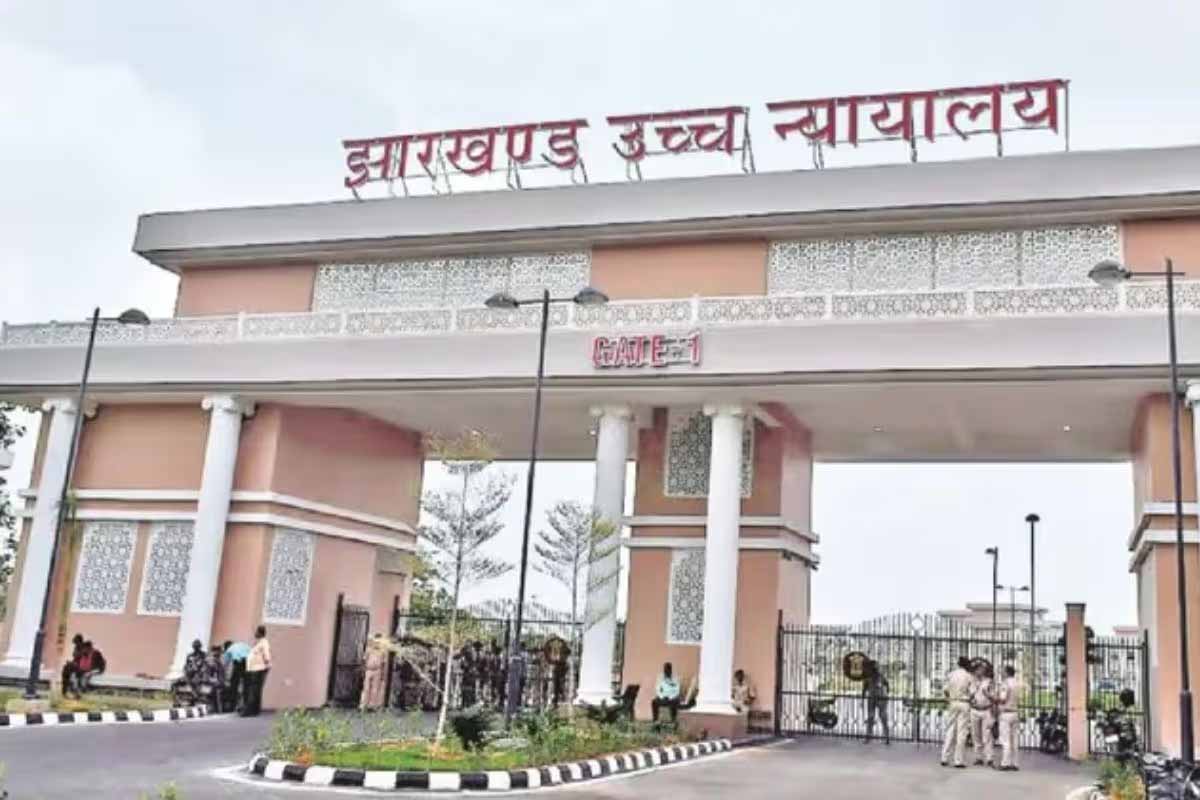 10 साल से सेवा दे रहे कर्मचारियों के हक में हाई कोर्ट का फैसला, आउटसोर्सिंग से मिली राहत