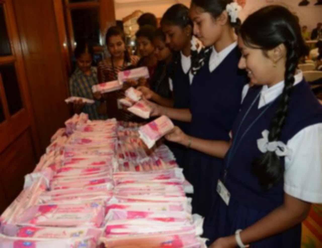 सरकारी सहायता प्राप्त विद्यालयों की छात्राओं के साथ स्कूल छोड़ चुकी और स्कूल नहीं जाने वाली किशोरियों को भी मिलेगा लाभ