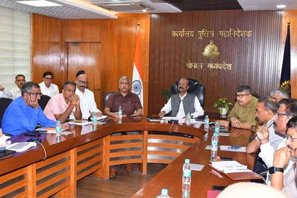 साइबर अपराध, आतंकवाद प्रतिरोध, कानून-व्यवस्था, पुलिस आधुनिकीकरण सहित पुलिसिंग के विभिन्न विषयों पर वरिष्ठ अधिकारियों ने दी जानकारी
