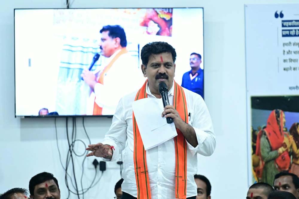 उप मुख्यमंत्री ने भोरमदेव शक्कर कारखाना में 28 हजार शेयरधारी गन्ना किसानों को रियायती दर पर शक्कर वितरण का किया शुभारंभ