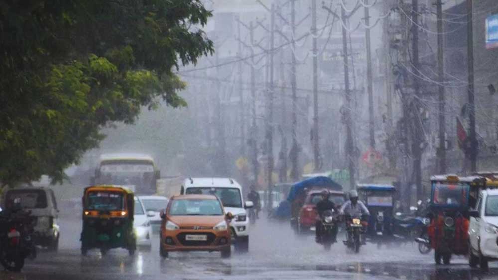जन्माष्टमी पर इंदौर में राहत की फुहारें, आधी रात से बारिश जारी; मानसून कोटा पूरा करने 18 इंच और चाहिए