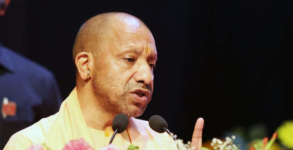 21 युवाओं को मिली नौकरी की सौगात, CM योगी ने अपने हाथों दिए नियुक्ति पत्र