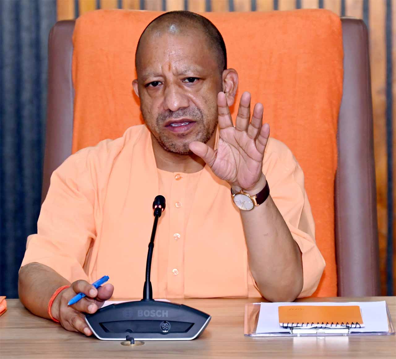 सैफई महोत्सव व बग्घी पर खर्च पैसे से संवर सकता था लाखों बच्चों का भविष्य: सीएम योगी