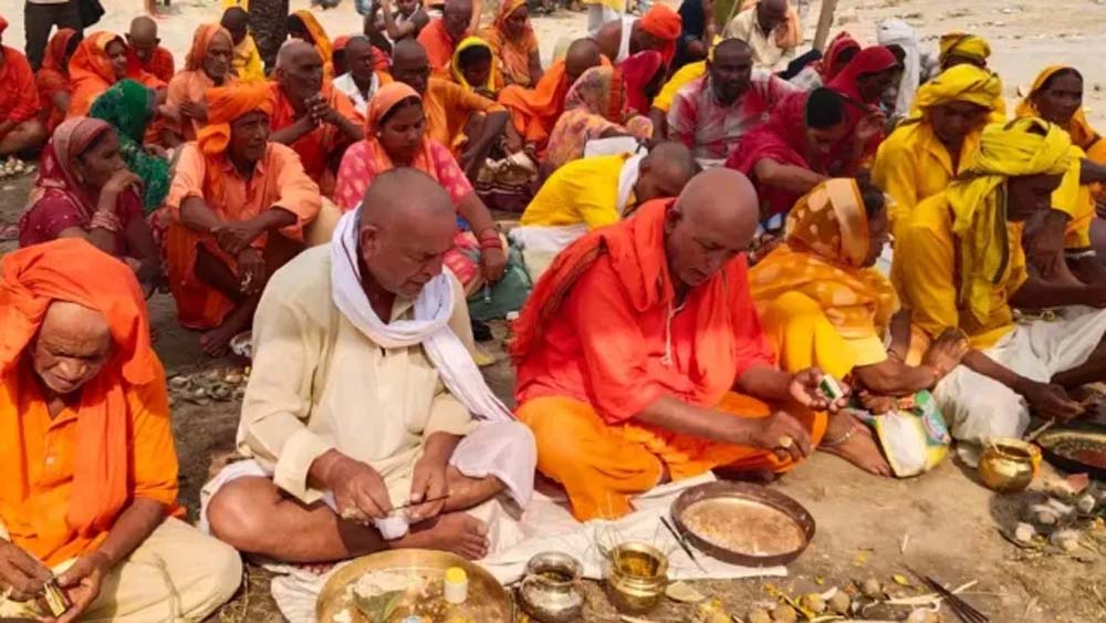 गयाजी से पहले पुनपुन नदी में पहला पिंडदान, देश-विदेश से सिरिस घाट पहुंचे श्रद्धालु