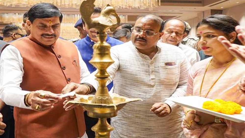 MP Tourism: मध्यप्रदेश में पर्यटन को मिलेगा बढ़ावा, इंदौर में निजी होटल का शुभारंभ कर CM ने बताई विकास की रफ्तार