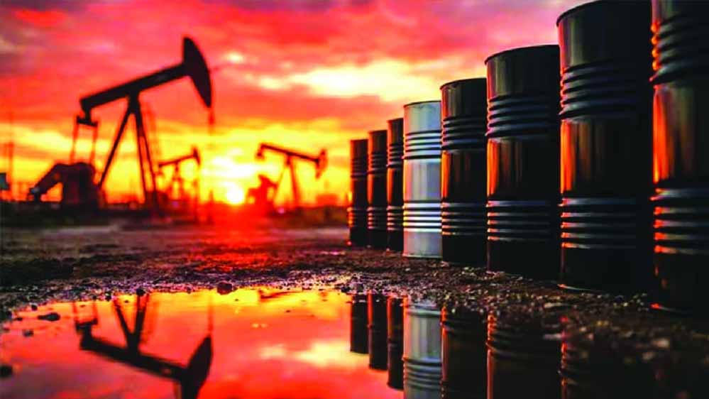 Crude Oil Price Alert: भारत पर मंडरा रहा तेल महंगाई का खतरा, SBI की रिपोर्ट में अगले 10 दिनों को लेकर आगाह