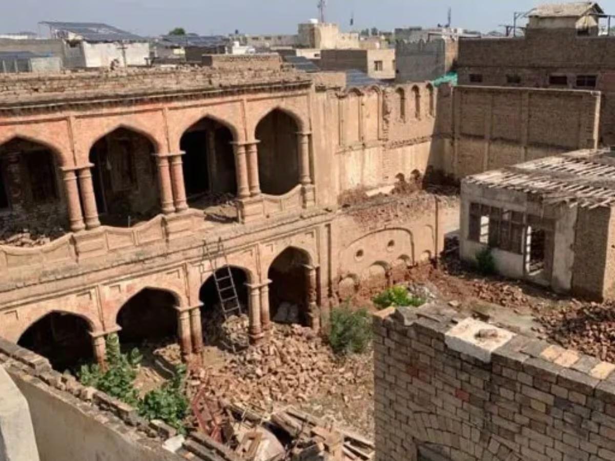 पाकिस्तान के डेरा इस्माइल खान में रामलीला मंदिर पर लगा ताला, हिंदू समुदाय ने जताया विरोध