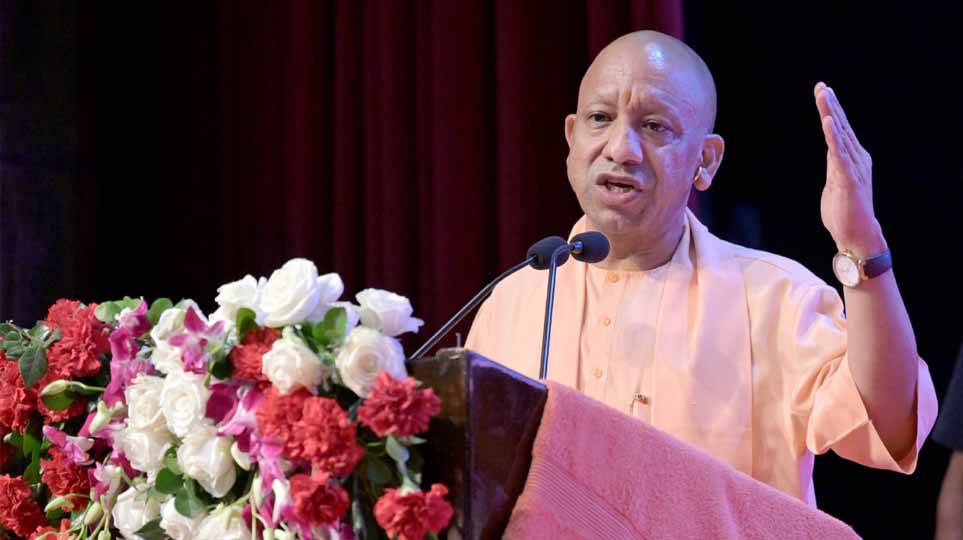 अभावों को ढाल नहीं, संघर्ष का आधार बनाएं युवा : मुख्यमंत्री योगी आदित्यनाथ