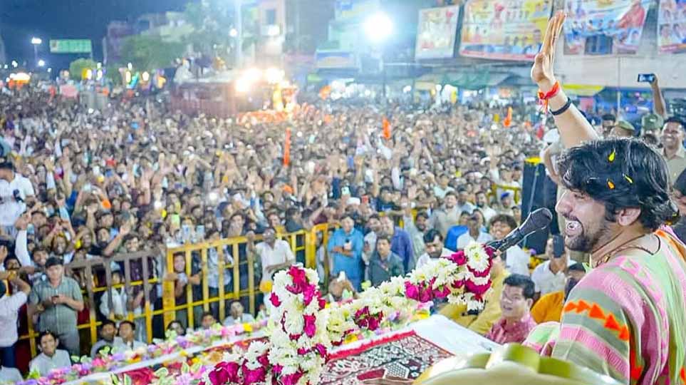 गरबा पंडाल में प्रवेश को लेकर धीरेंद्र शास्त्री का सुझाव, सनातन हिंदू एकता रथयात्रा में दिया बयान