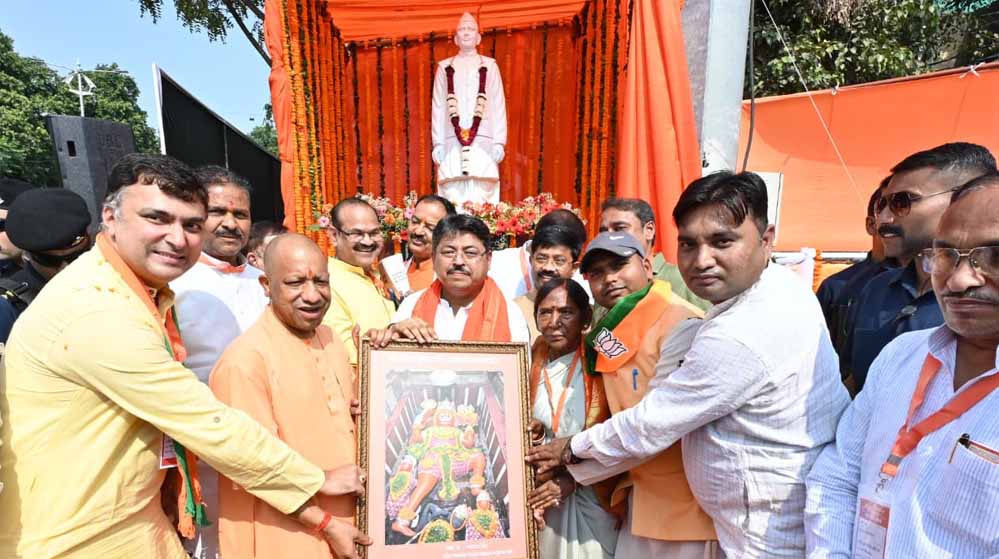 सीएम योगी का राहुल गांधी पर निशाना, बोले- मसुरियादीन पासी भी गए थे जेल योगी आदित्यनाथ ने किया स्वतंत्रता सेनानी मसुरियादीन पासी की प्रतिमा का अनावरण ‘सिर्फ नेहरू ही नहीं, मसुरियादीन पासी ने भी जेल में बिताए दिन’, सीएम योगी का बयान