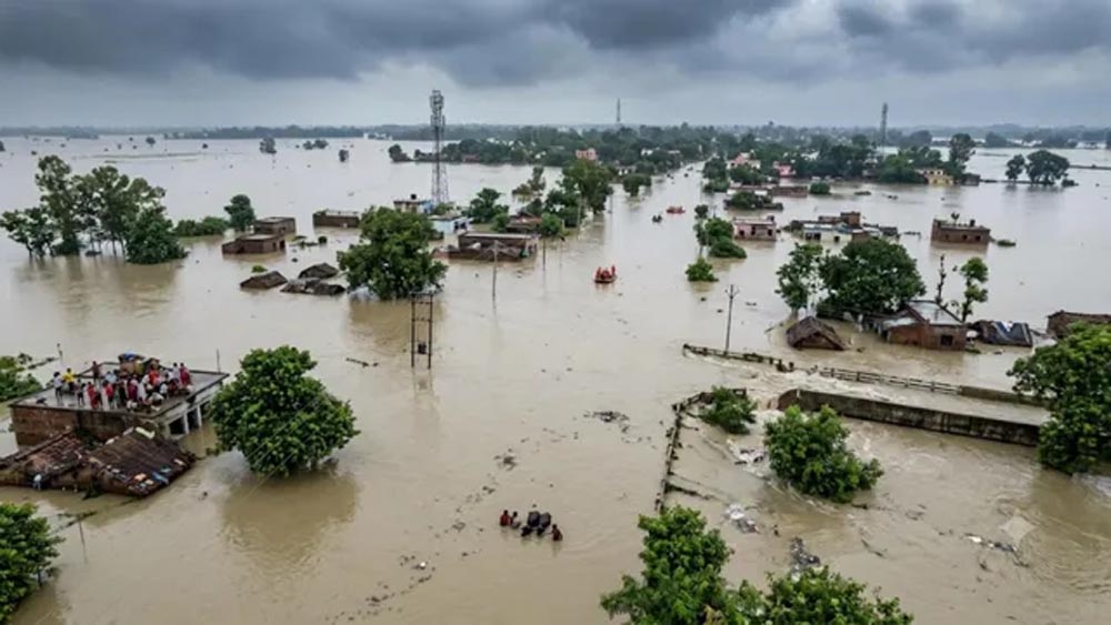 बिहार में बाढ़ का कहर, टूटे तटबंधों से 5,472 करोड़ की क्षति; किसानों की फसलें डूबीं