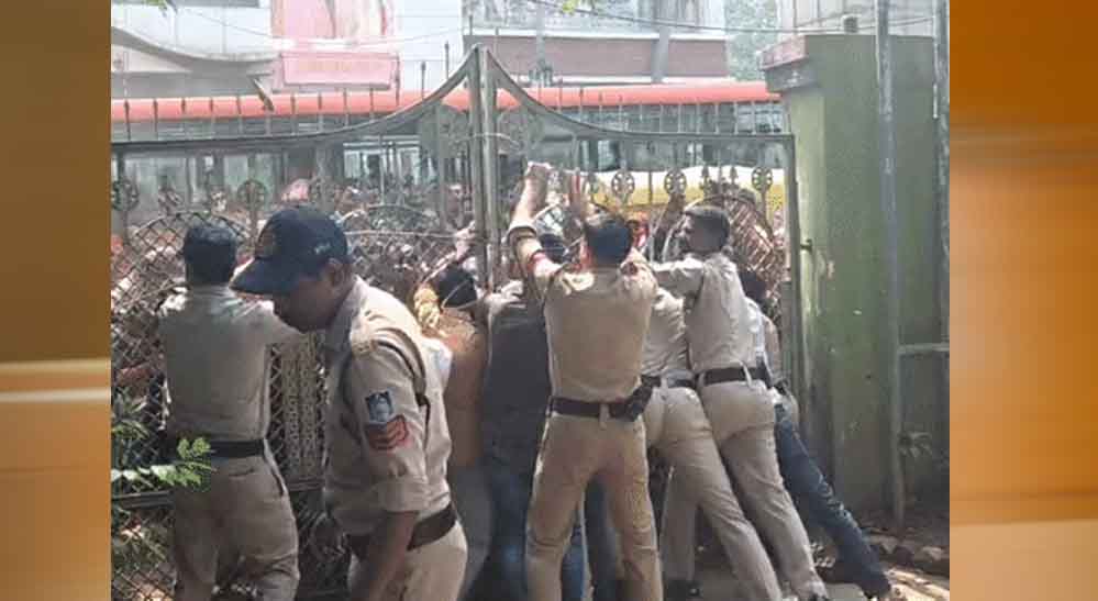 भोपाल में बच्ची की हत्या के बाद भड़का गुस्सा, लोगों ने थाने का किया घेराव; आरोपी को सौंपने की मांग