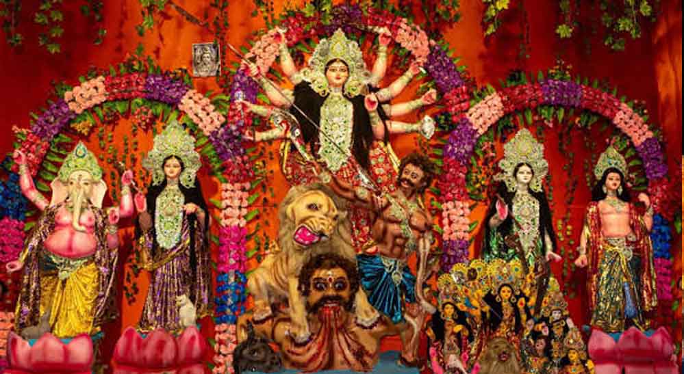 दुर्गा पूजा में ममता बनर्जी के पंडाल उद्घाटन पर चर्चा तेज, बीजेपी ने साधा राजनीतिक निशाना