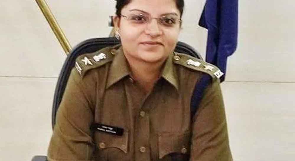 पिता IPS और मां शिक्षिका, बेटी ने दूसरे प्रयास में पास की UPSC; जानें IPS पारुल माथुर की कहानी