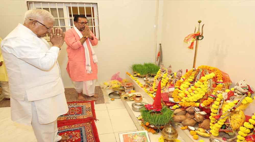 राज्यपाल पटेल ने महानवमी पर की पूजा-अर्चना, देश और प्रदेश की खुशहाली के लिए मांगा आशीर्वाद