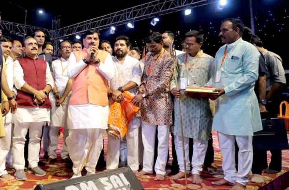 CM डॉ. यादव ने उज्जैन में गरबा उत्सव में लिया हिस्सा, प्रदेशवासियों को दी दशहरे की बधाई