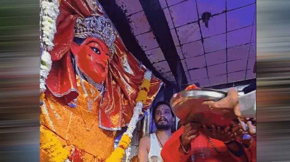 उज्जैन में अनोखी परंपरा, 40 मंदिरों में चढ़ाई गई मदिरा; CM डॉ. मोहन यादव ने की पूजा