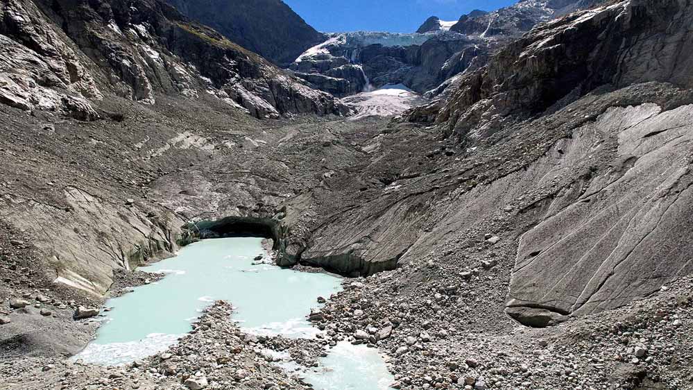 स्विट्जरलैंड के ग्लेशियरों पर संकट, 2026 में 5% से ज्यादा बर्फ पिघली