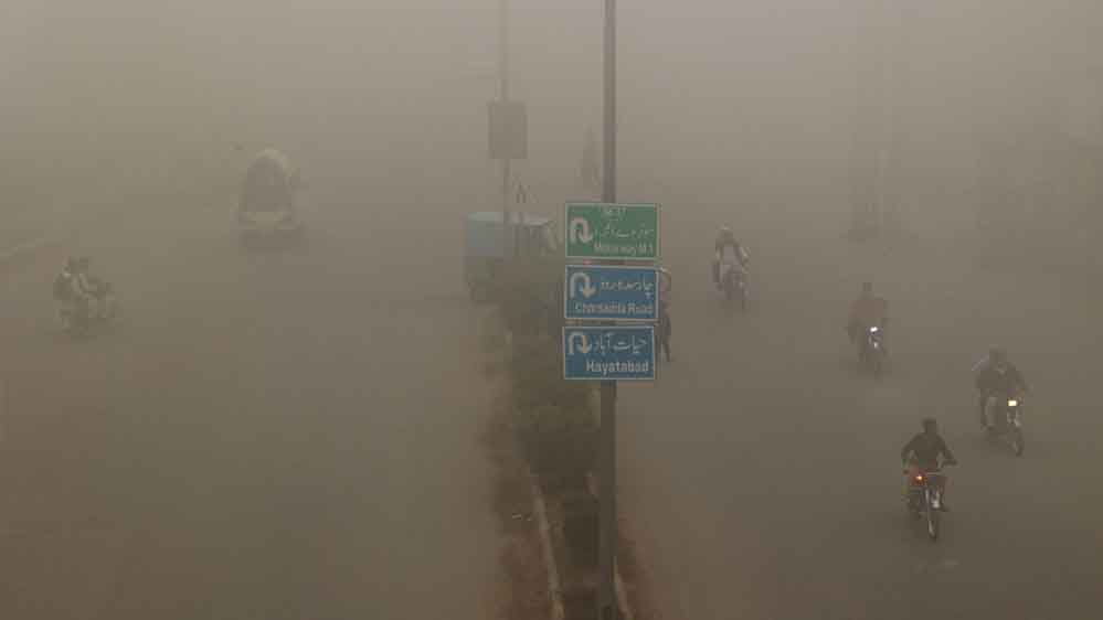 पाकिस्तान में गैस की किल्लत से बढ़ेगा प्रदूषण? कोयले और तेल के इस्तेमाल ने बढ़ाई चिंता