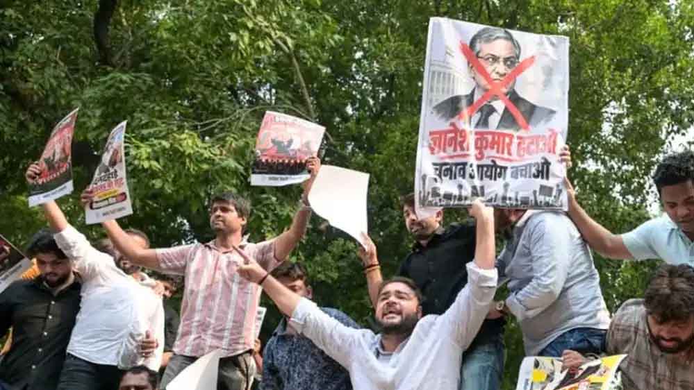 चुनाव आयोग के समर्थन में 400 भारतवंशी, हार्वर्ड-MIT के पूर्व छात्रों ने दी चेतावनी