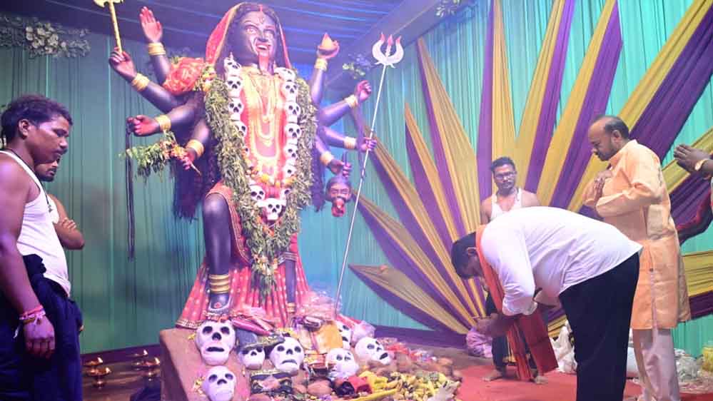 पिपरिया में दुर्गा पंडालों में पहुंचे डिप्टी CM विजय शर्मा, मां दुर्गा की पूजा-अर्चना की
