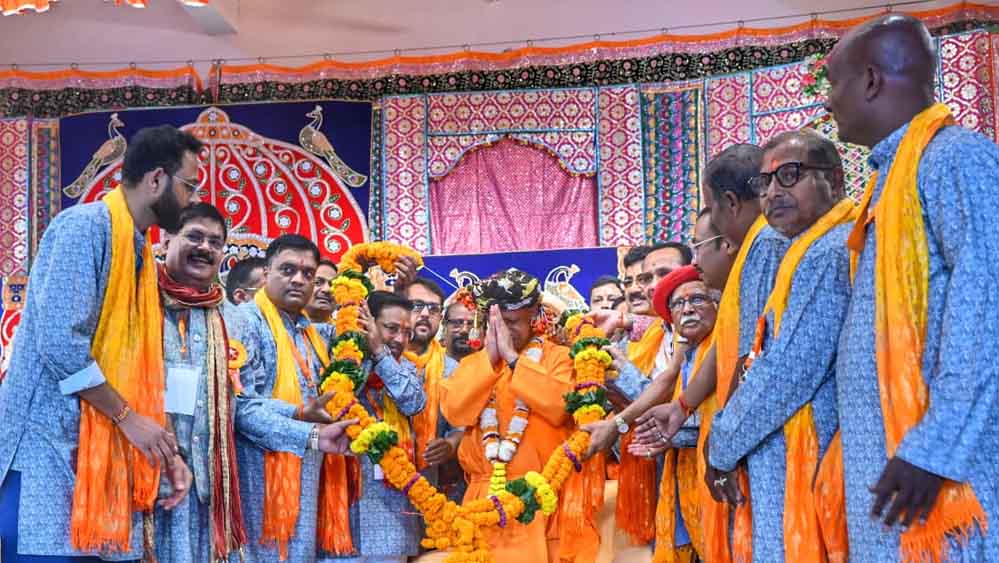 गोरखनाथ मंदिर से मानसरोवर रामलीला मैदान तक निकली विजयादशमी यात्रा, जीवंत हुई ऐतिहासिक परंपरा
