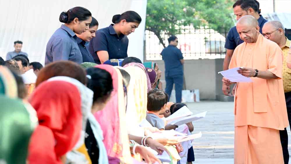 जनता दर्शन में मुख्यमंत्री ने दिए अधिकारियों को निर्देश, कहा- जन कल्याण सरकार का संकल्प