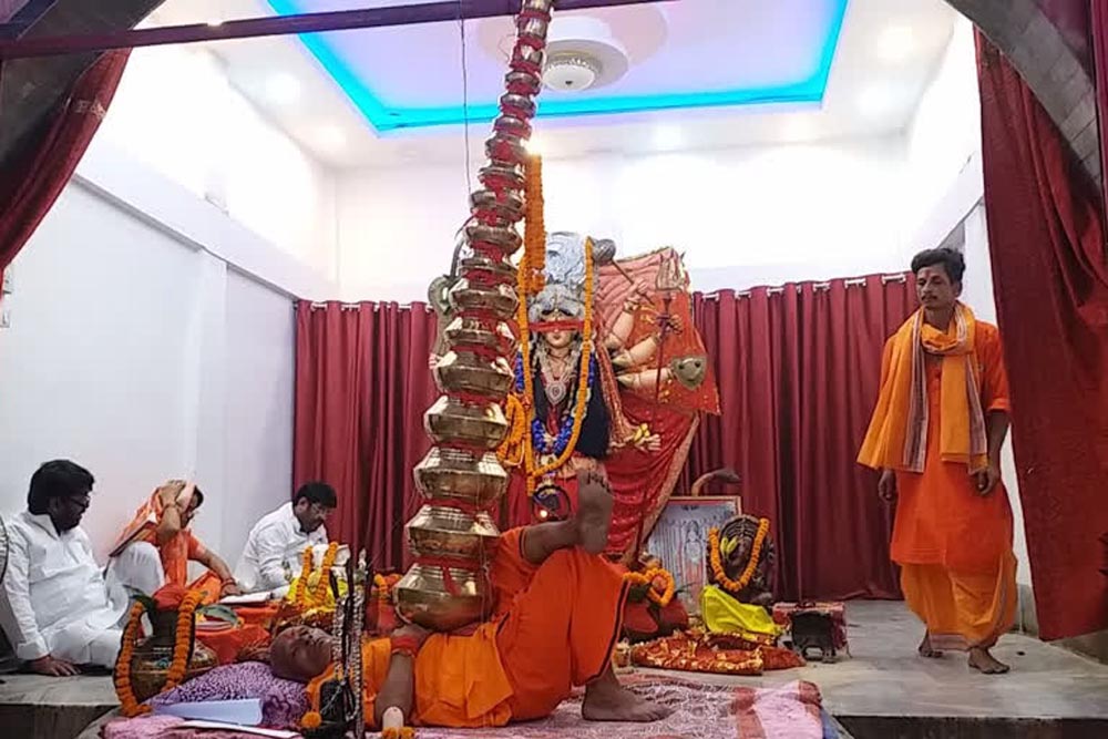 40 साल से मां दुर्गा की आराधना, नवरात्र में बाबा नागेश्वर दास करेंगे 21 कलशों के साथ कठिन तपस्या