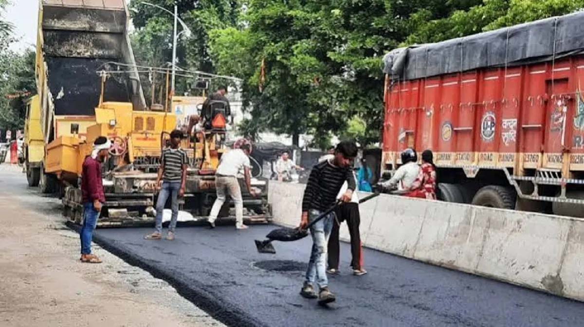 रांची में सड़क खराब छोड़ने पर होगी कार्रवाई, गड्ढे भरने को एजेंसियों और संवेदकों को आदेश